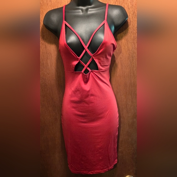Gorgeous bidycon red dress with cut out SzS - Picture 3 of 5